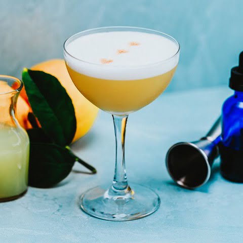 rượu mạnh pha cocktail whisky sour